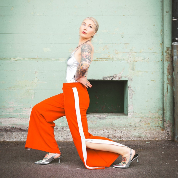 Elin Ruth Sigvardsson - Kärlekssjuk (Signerat Kort) in der Gruppe VINYL / Kommande / Pop-Rock bei Bengans Skivbutik AB (5697563)