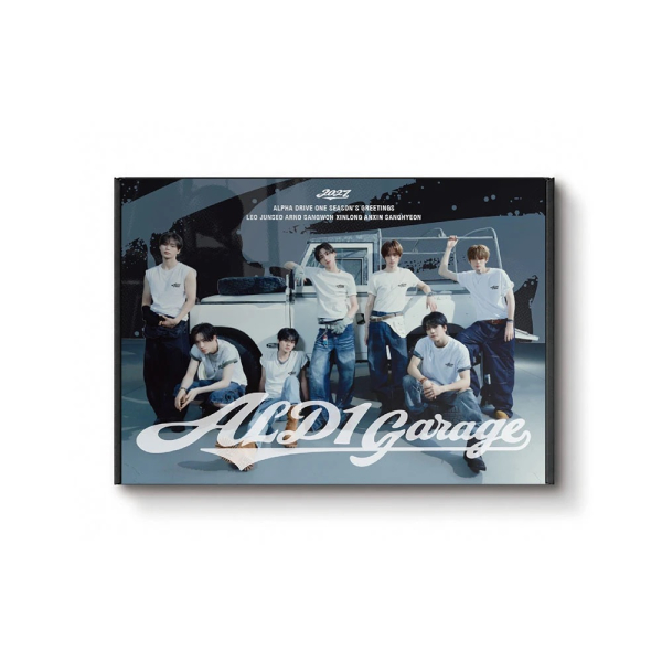 Alpha Drive One - 2027 Seasons Greeting (Ald1 Garage) (T-Shirt Ver.) in der Gruppe K-POP / Meistvorbestellt bei Bengans Skivbutik AB (5697820)