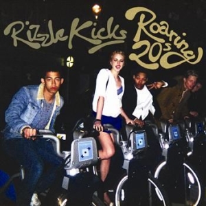 Rizzle Kicks - Roaring 20S in der Gruppe CD bei Bengans Skivbutik AB (612848)