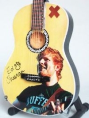 Sheeran Ed - Minigitarr Akustisk (Höjd Ca 25Cm)