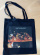 Nationalteatern - Livet Är En Fest (Totebag-Black) Nationalteatern - Livet Är En Fest (Totebag-Black)